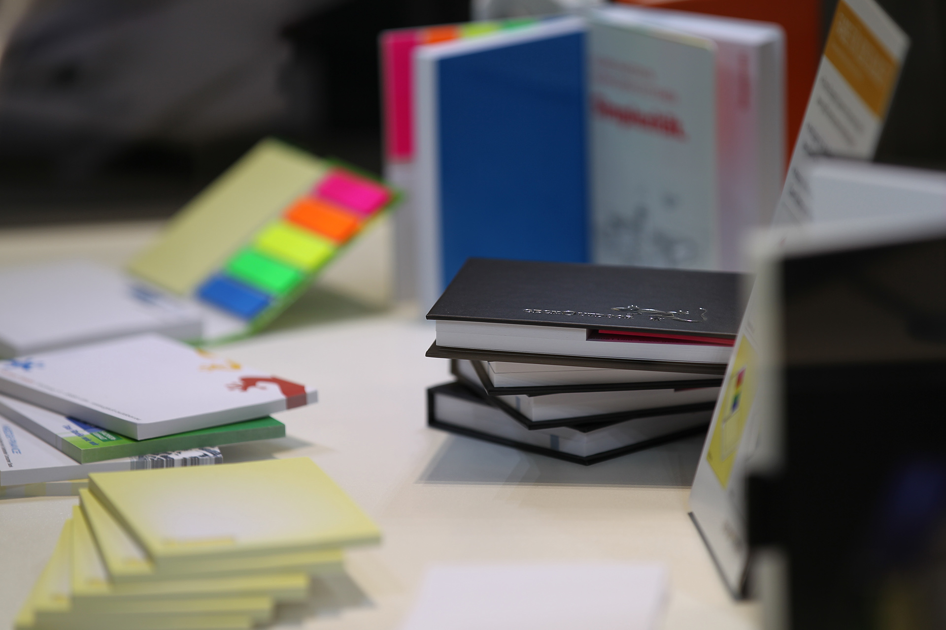 Drucksachen als emotional Botschafter (Quelle: stapag) Papier als emotionaler Botschafter