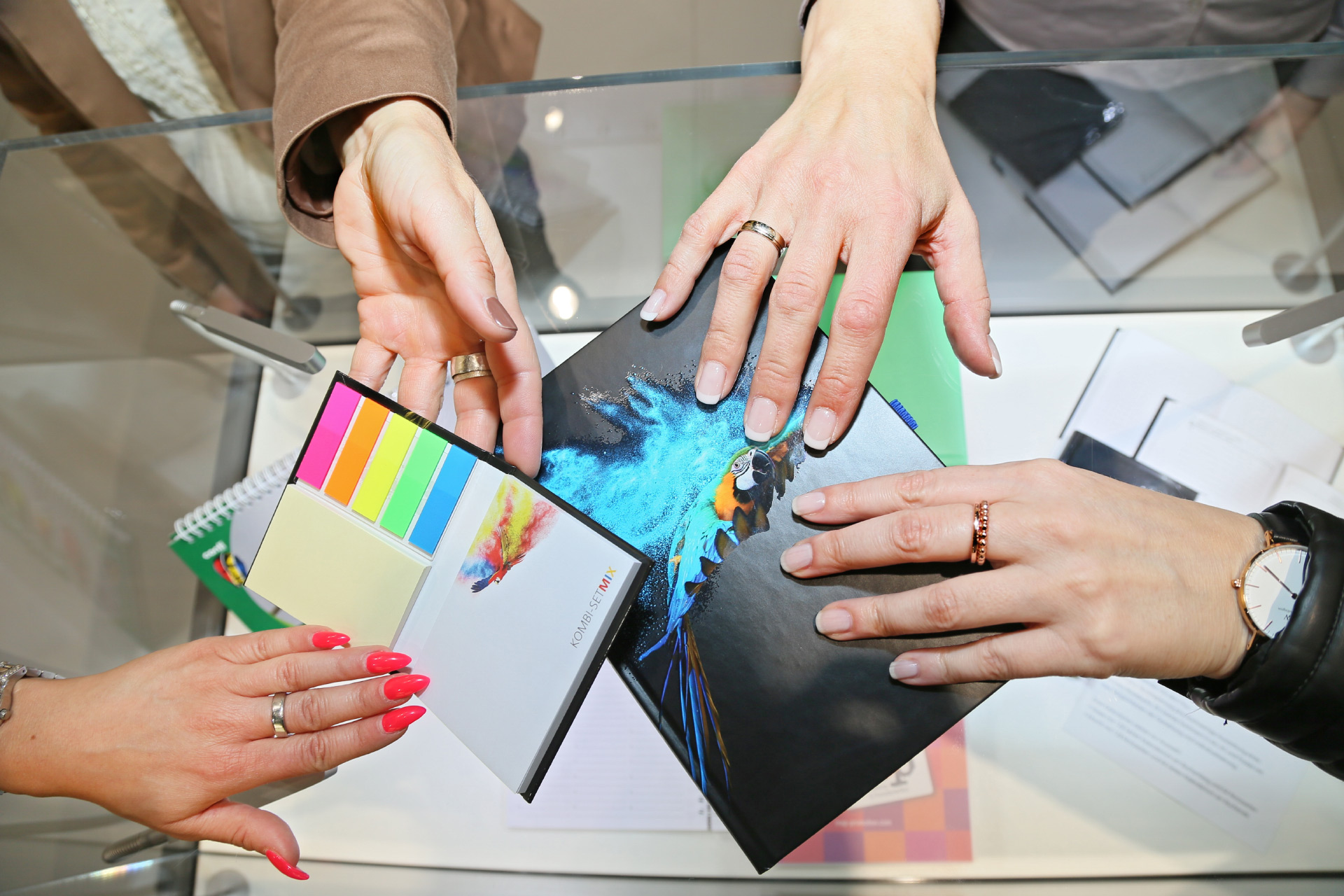 Papierprodukte sind Multisensorische Erlebniswelten des Print