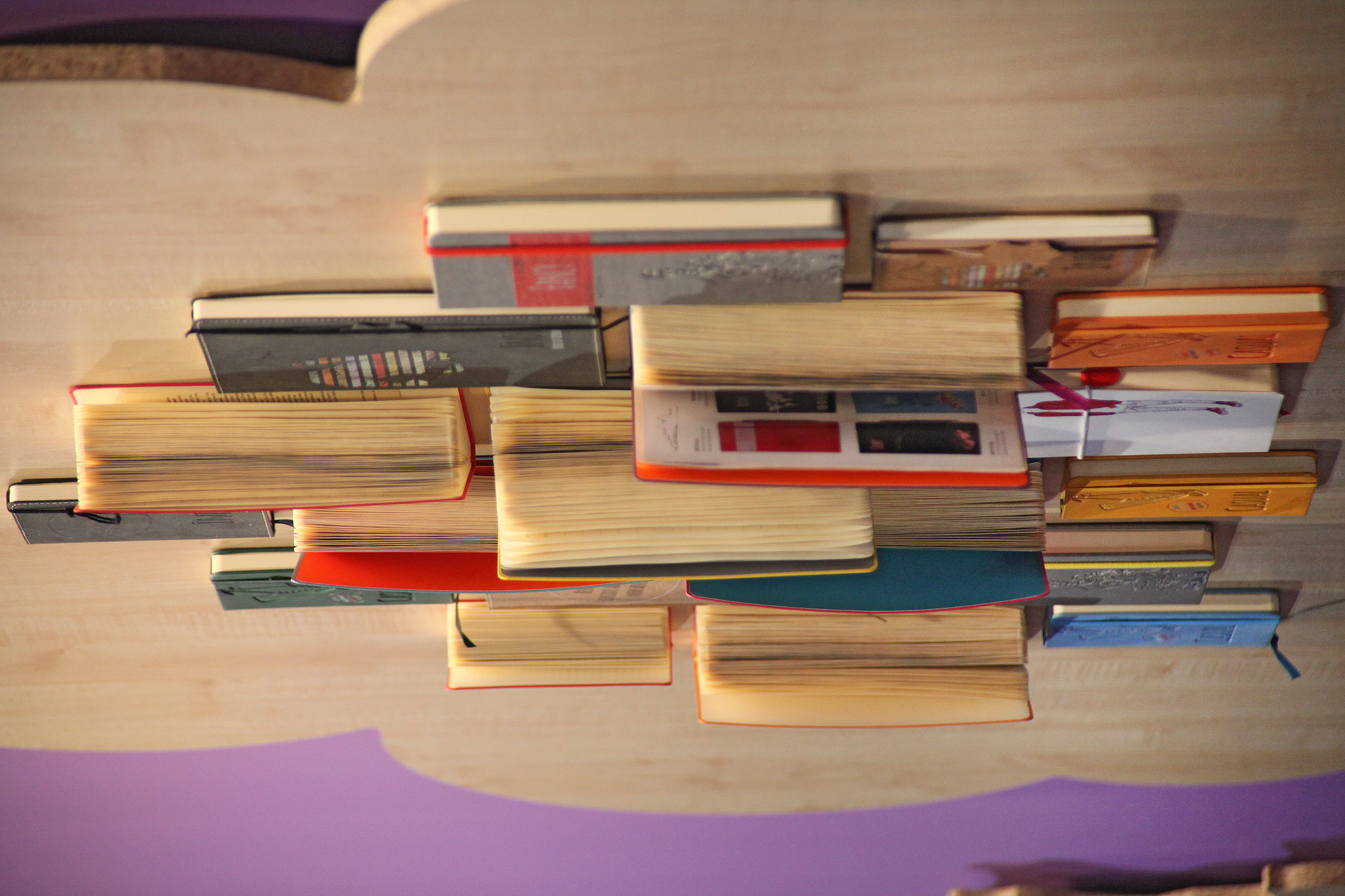 Vom Notizbuch zum Bullet-Journal ©stapag Eine große Sammlung von Notizbüchern. Eine tolle Gedankenstütze!