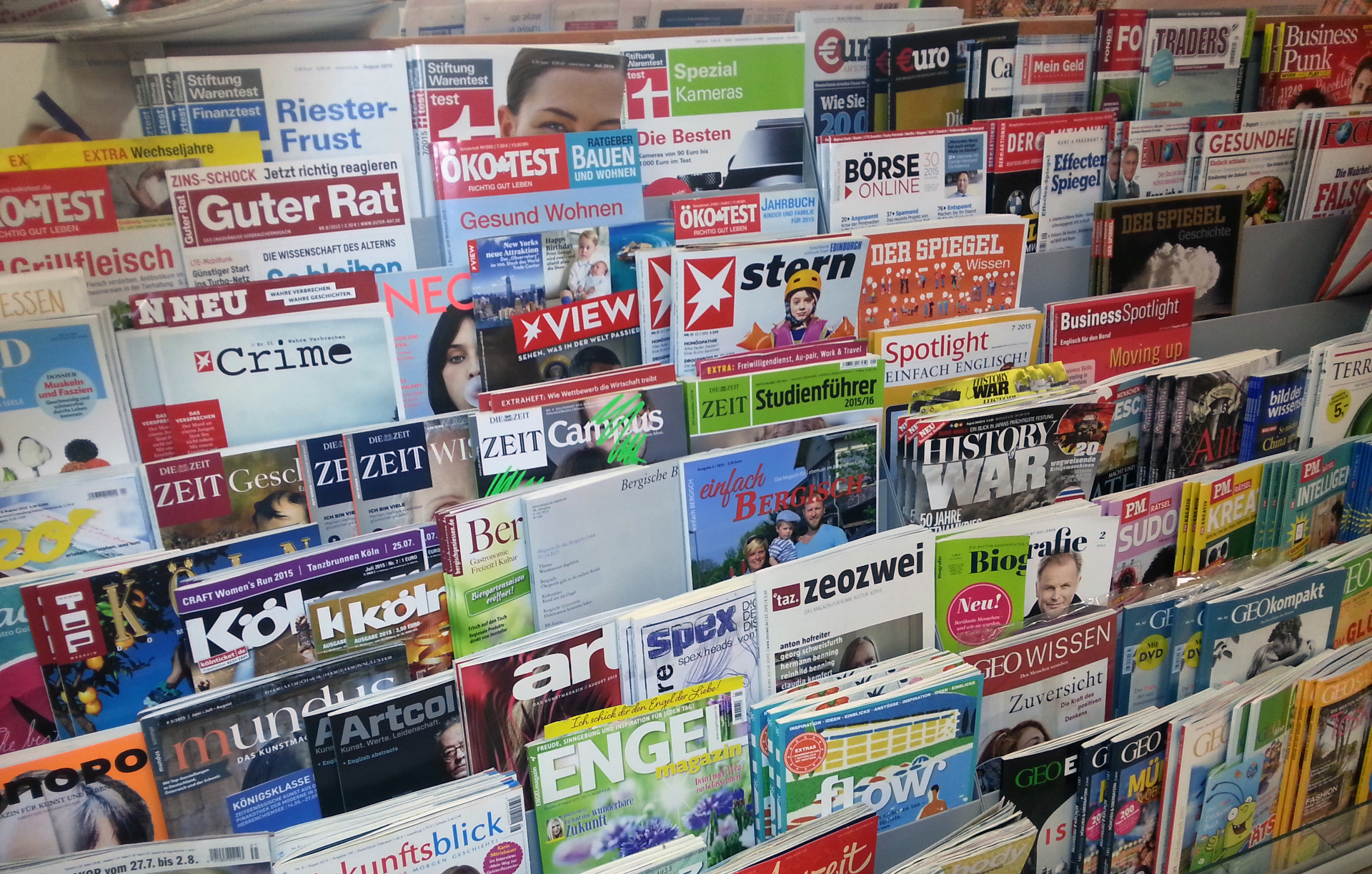 Zeitschriftenregal - Print ist hip! 