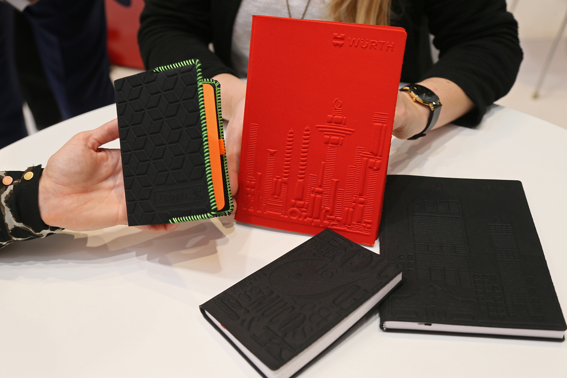 Tagebücher: Papier ist geduldig ©stapag Frauen präsentieren eine Tagebuch-Auswahl aus Papier