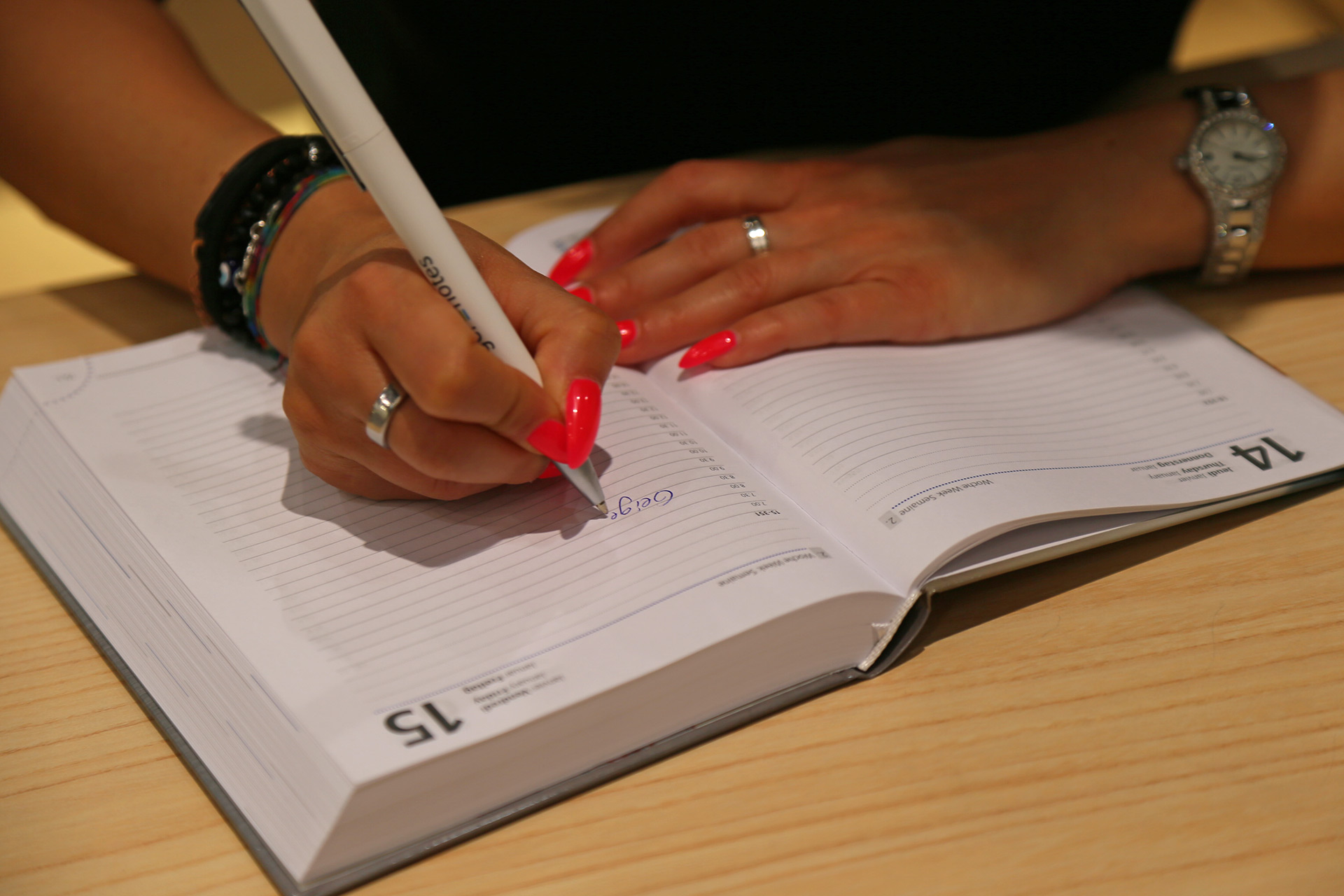 Haptische Präsenz: Papier und Handschrift ©stapag Haptische Präsenz: Papier und Handschrift ©stapag