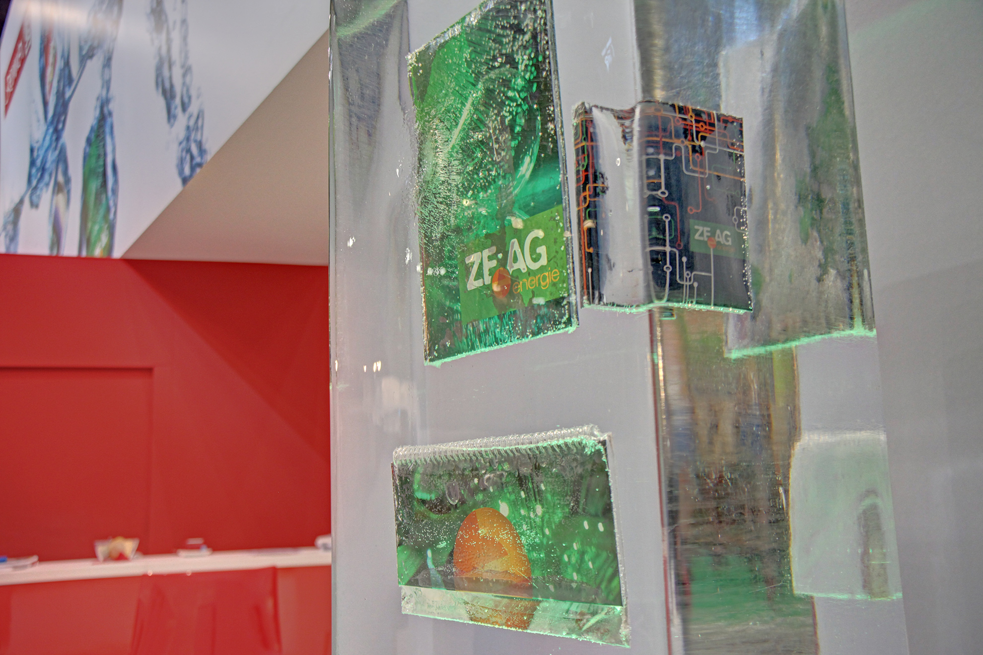 Werbeartikel-Klassiker ohne Verfallsdatum ©stapag Bildkalender in einem Eisblock